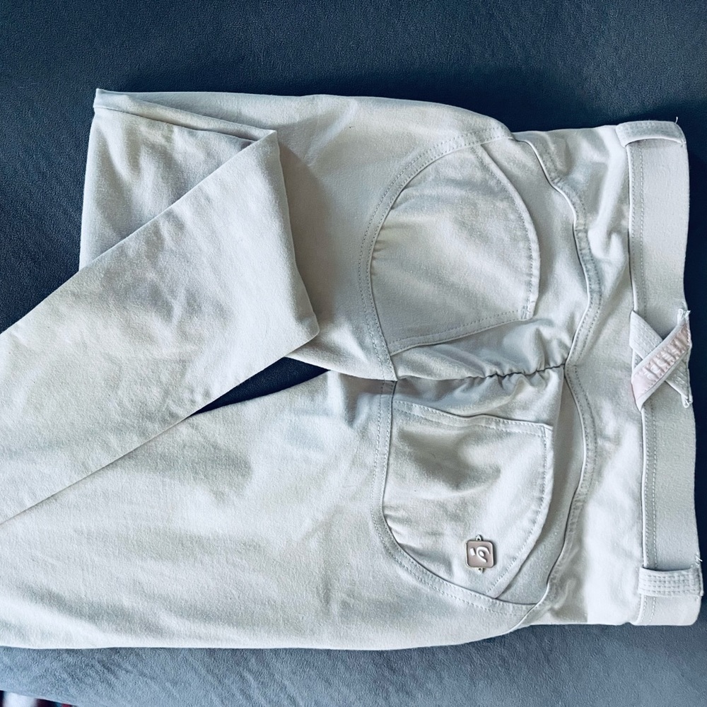 Freddy Cream Pants: Butt Push-up Effect, comfortable fabric